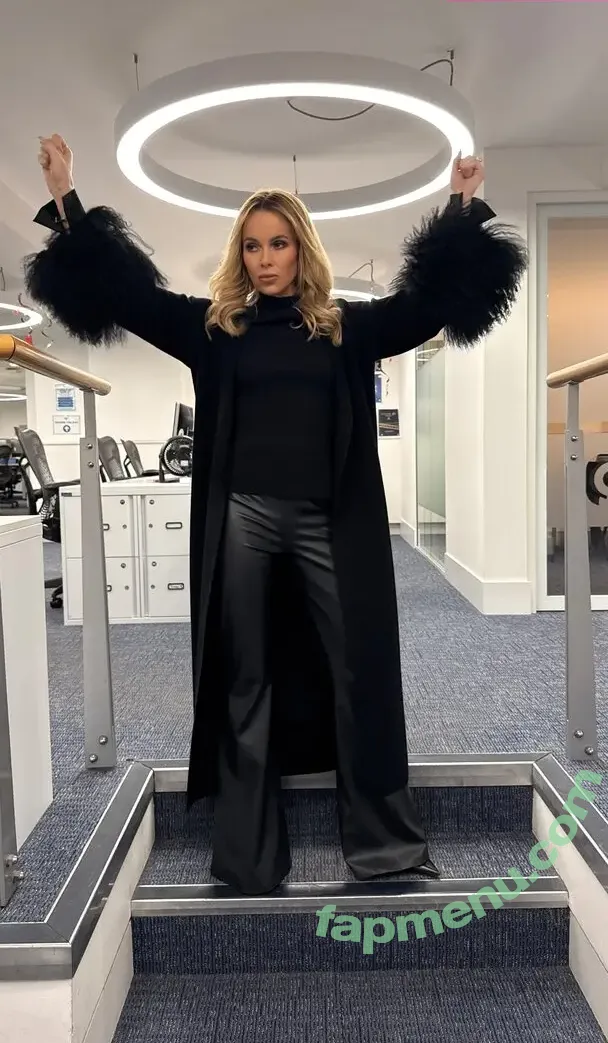 Amanda Holden nude photo #3696 (noholdenback)