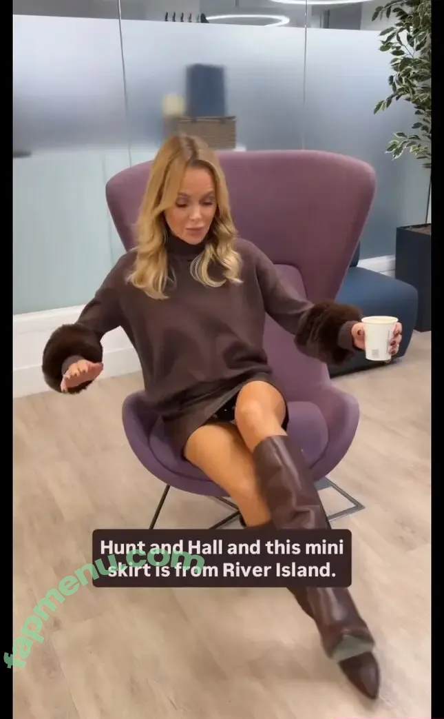 Amanda Holden nude photo #3706 (noholdenback)