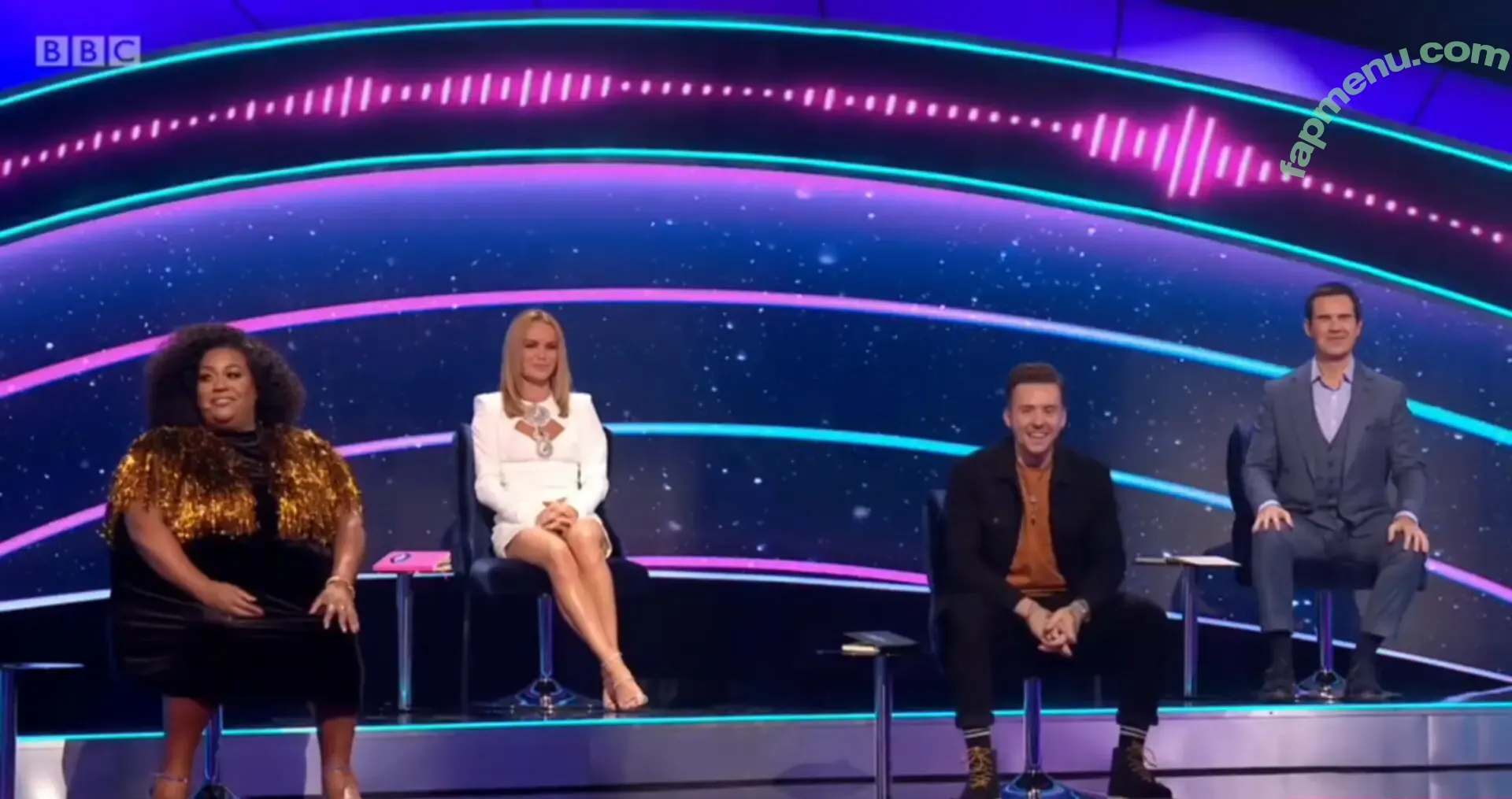 Amanda Holden nude photo #3712 (noholdenback)