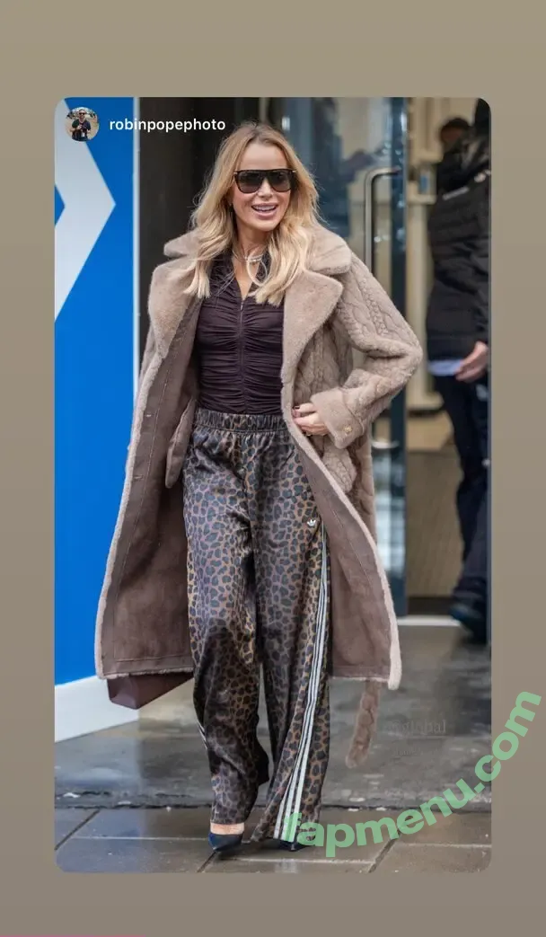 Amanda Holden nude photo #3720 (noholdenback)