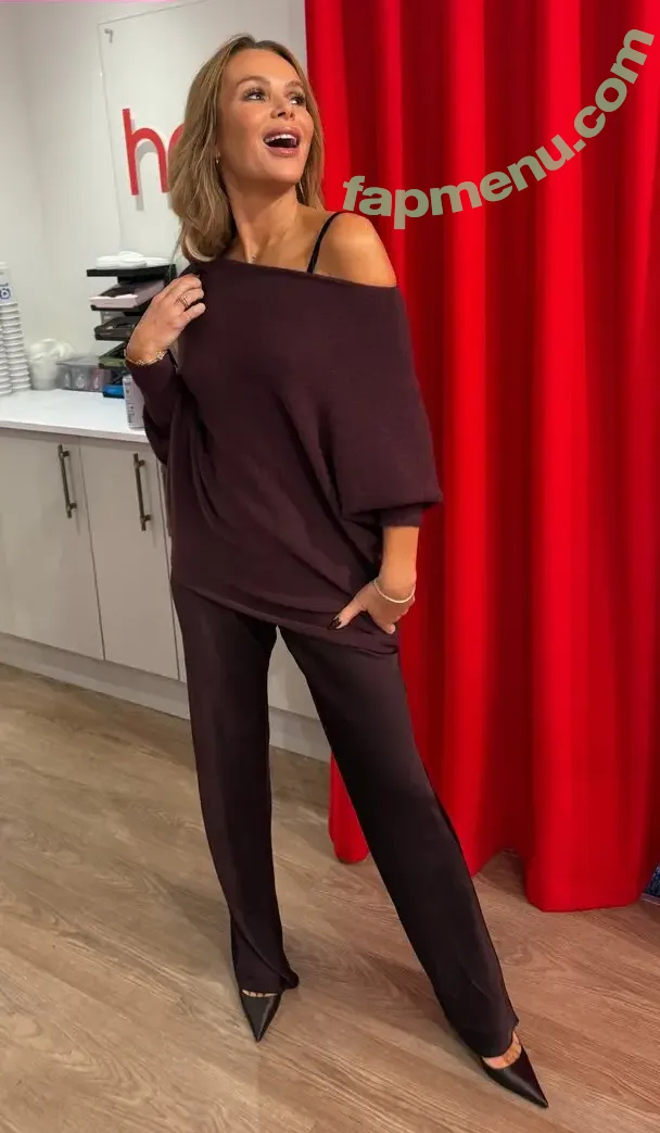Amanda Holden nude photo #3723 (noholdenback)