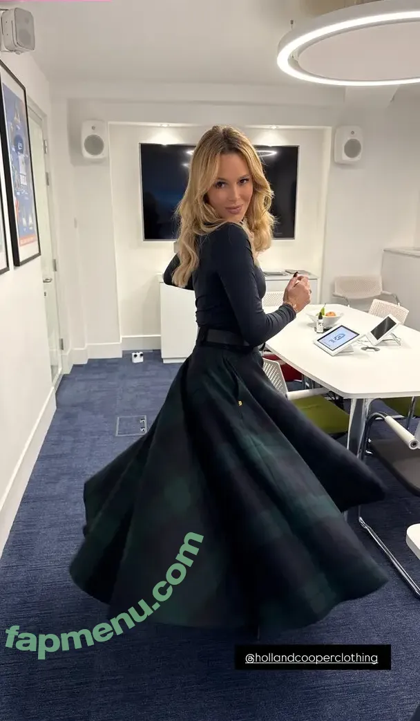 Amanda Holden nude photo #3725 (noholdenback)