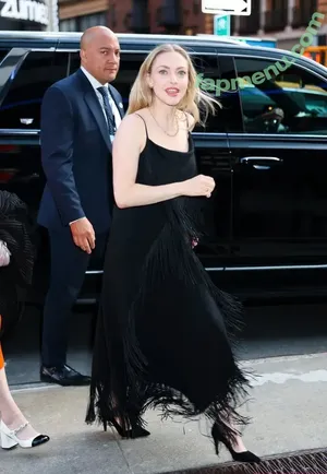 Amanda Seyfried / AmandaSeyfried / mingey nude photo #0774