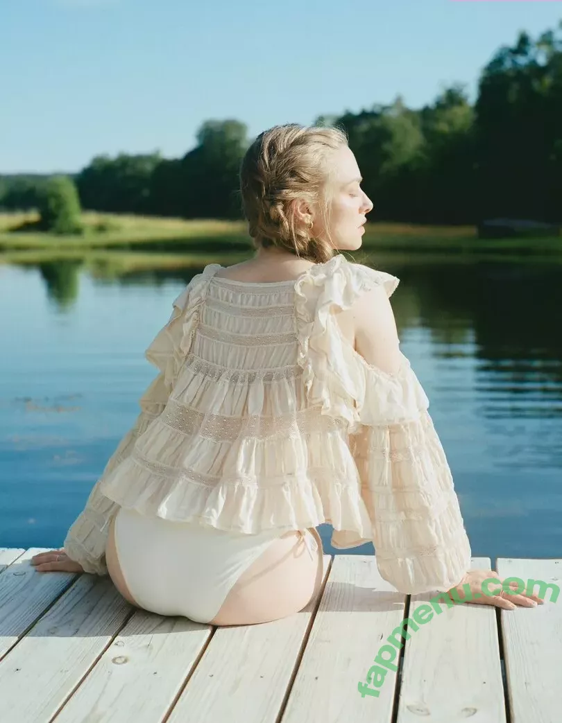 Amanda Seyfried nude photo #0104 (AmandaSeyfried / mingey)