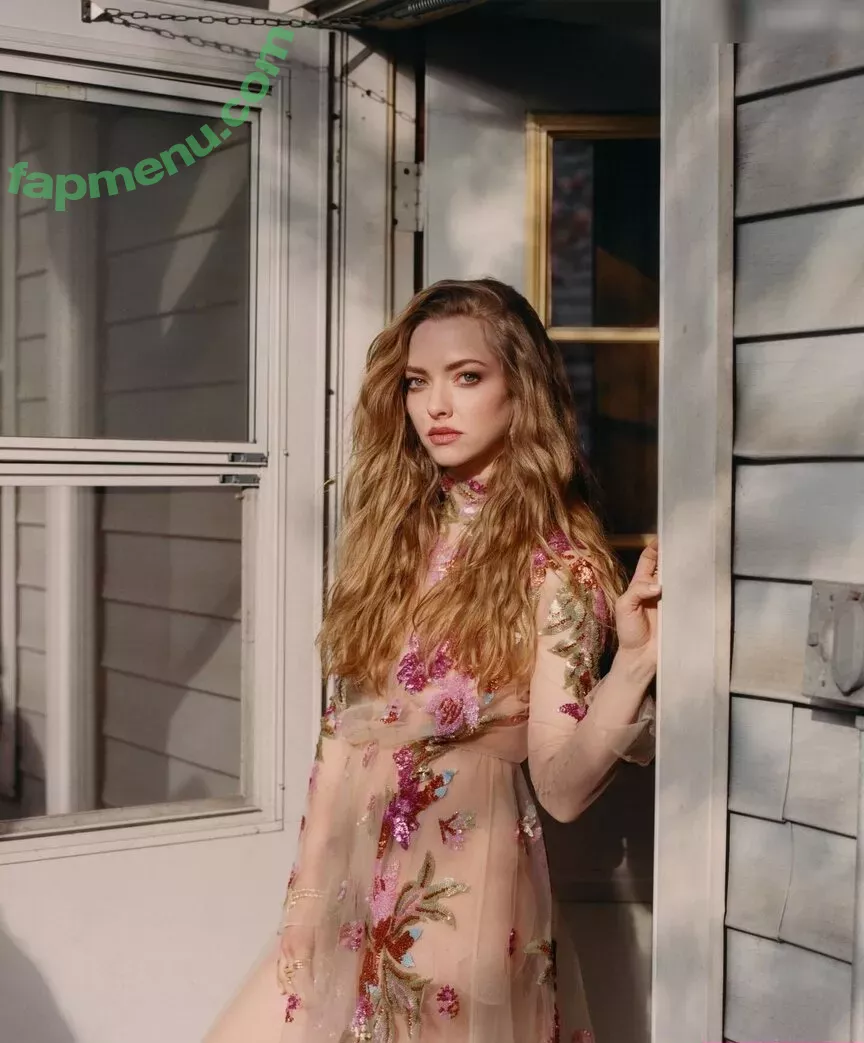 Amanda Seyfried nude photo #0347 (AmandaSeyfried / mingey)