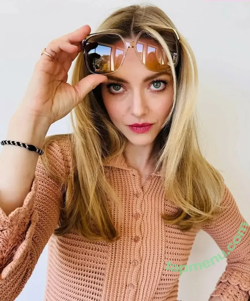 Amanda Seyfried nude photo #0726 (AmandaSeyfried / mingey)
