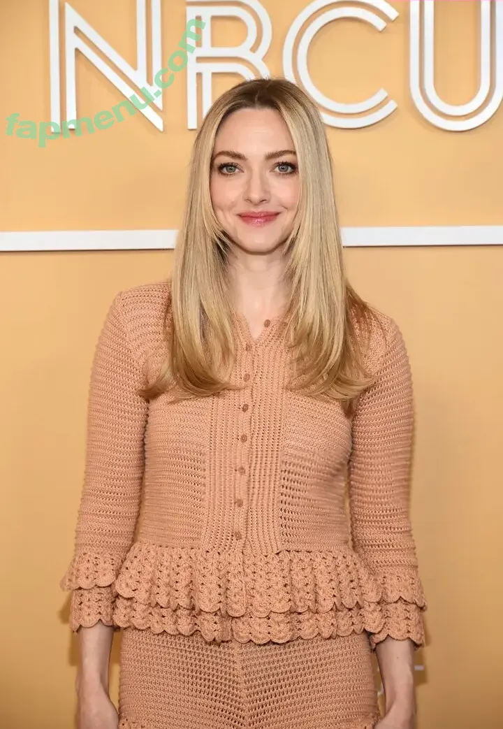 Amanda Seyfried nude photo #0731 (AmandaSeyfried / mingey)