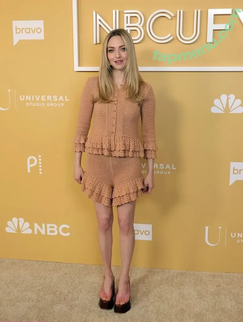 Amanda Seyfried nude photo #0733 (AmandaSeyfried / mingey)