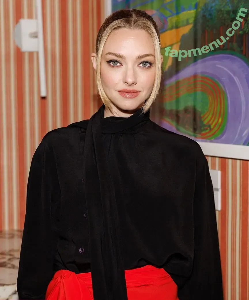 Amanda Seyfried nude photo #0754 (AmandaSeyfried / mingey)