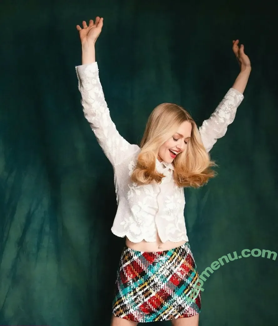 Amanda Seyfried nude photo #0760 (AmandaSeyfried / mingey)