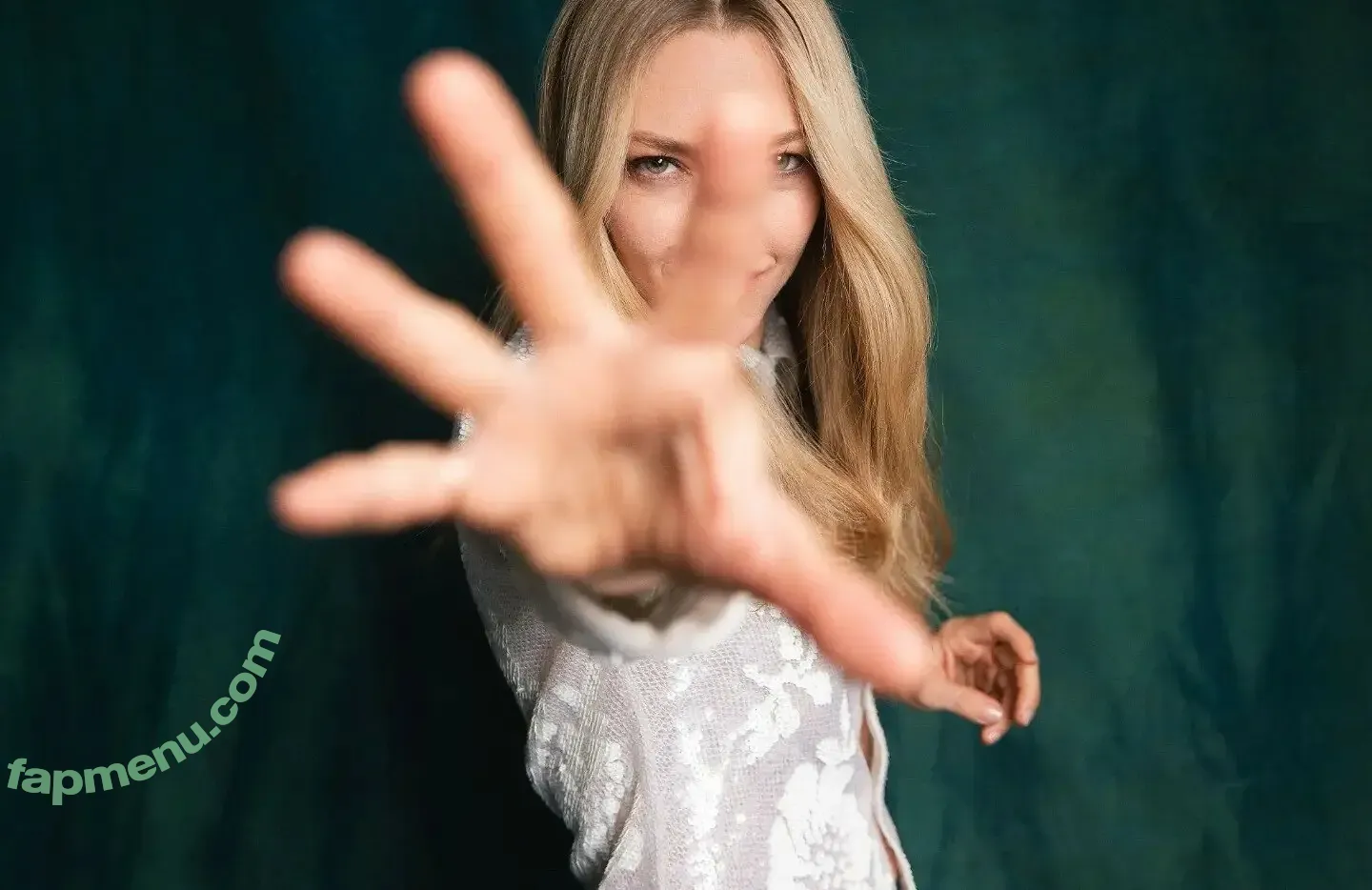 Amanda Seyfried nude photo #0762 (AmandaSeyfried / mingey)