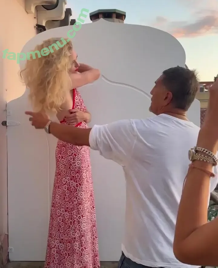 Amanda Seyfried nude photo #0824 (AmandaSeyfried / mingey)