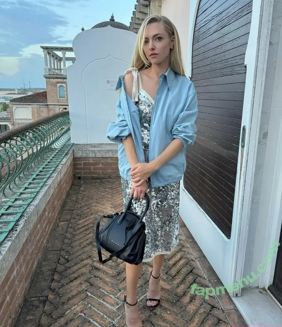 Amanda Seyfried nude photo #0868 (AmandaSeyfried / mingey)