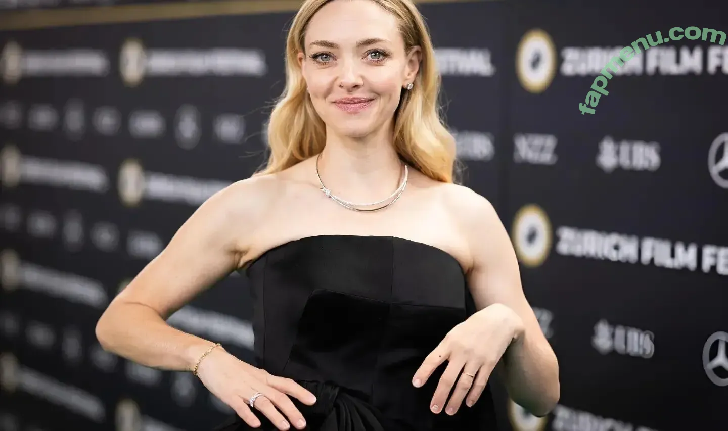 Amanda Seyfried nude photo #0870 (AmandaSeyfried / mingey)