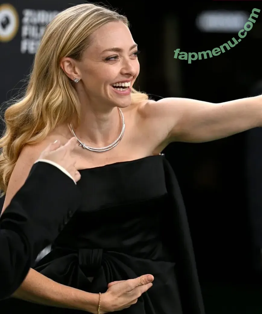 Amanda Seyfried nude photo #0887 (AmandaSeyfried / mingey)