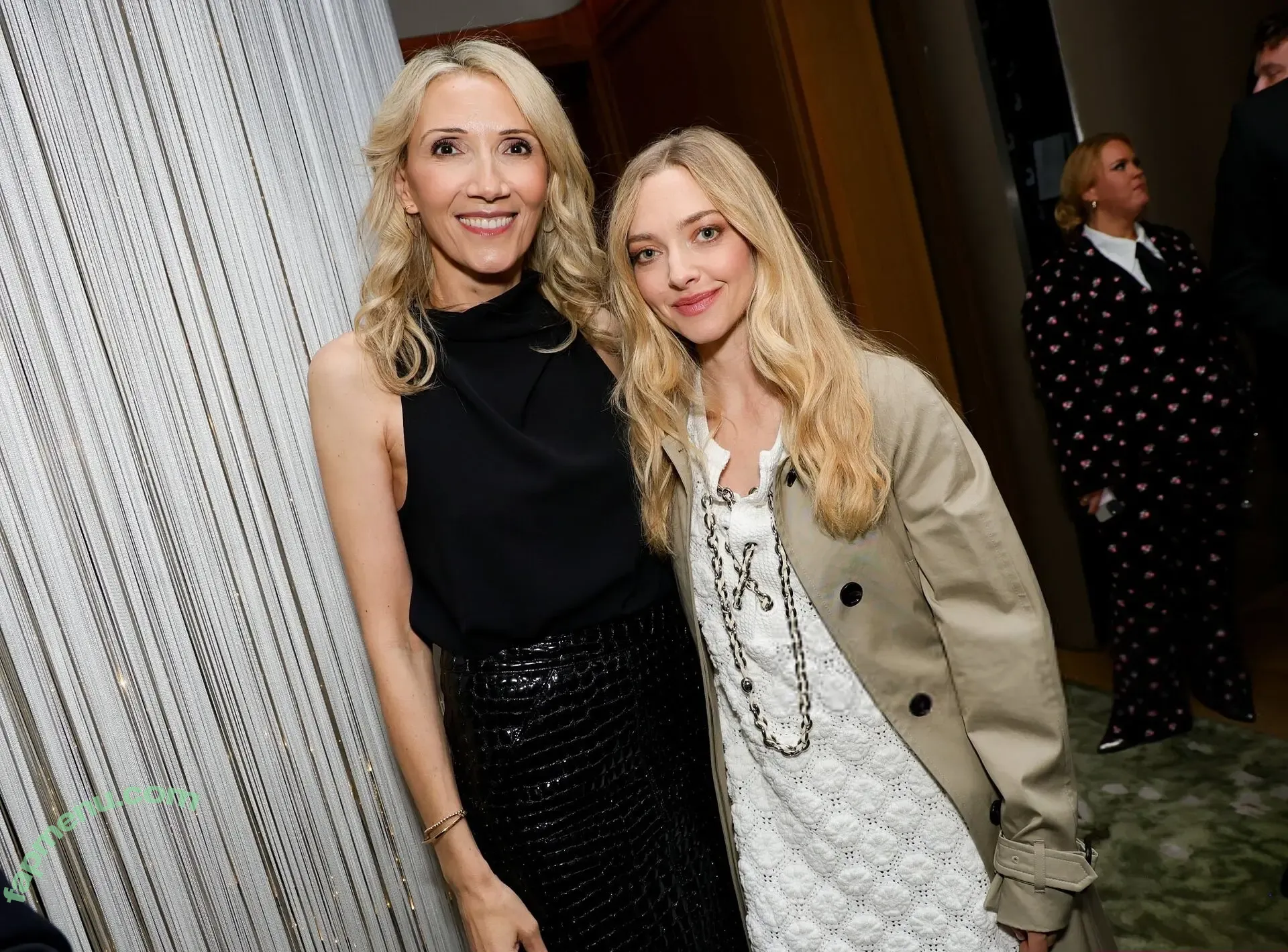 Amanda Seyfried nude photo #0897 (AmandaSeyfried / mingey)