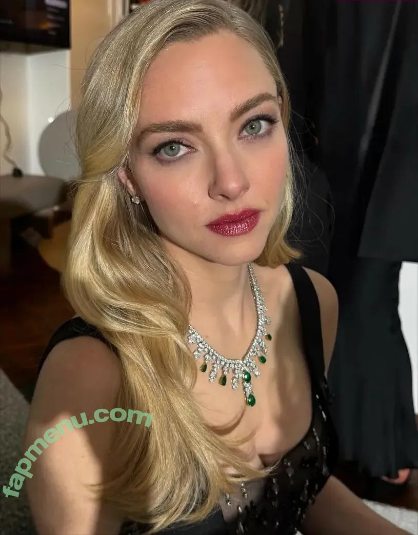 Amanda Seyfried nude photo #0922 (AmandaSeyfried / mingey)