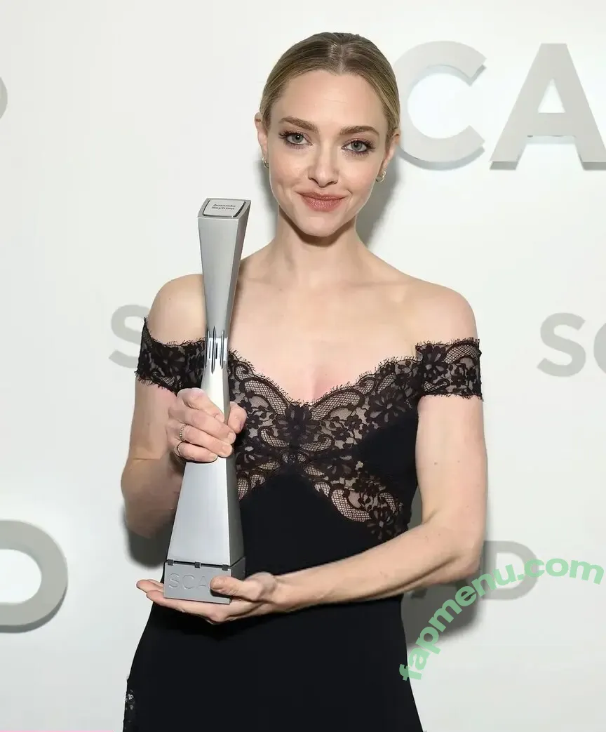 Amanda Seyfried nude photo #0926 (AmandaSeyfried / mingey)