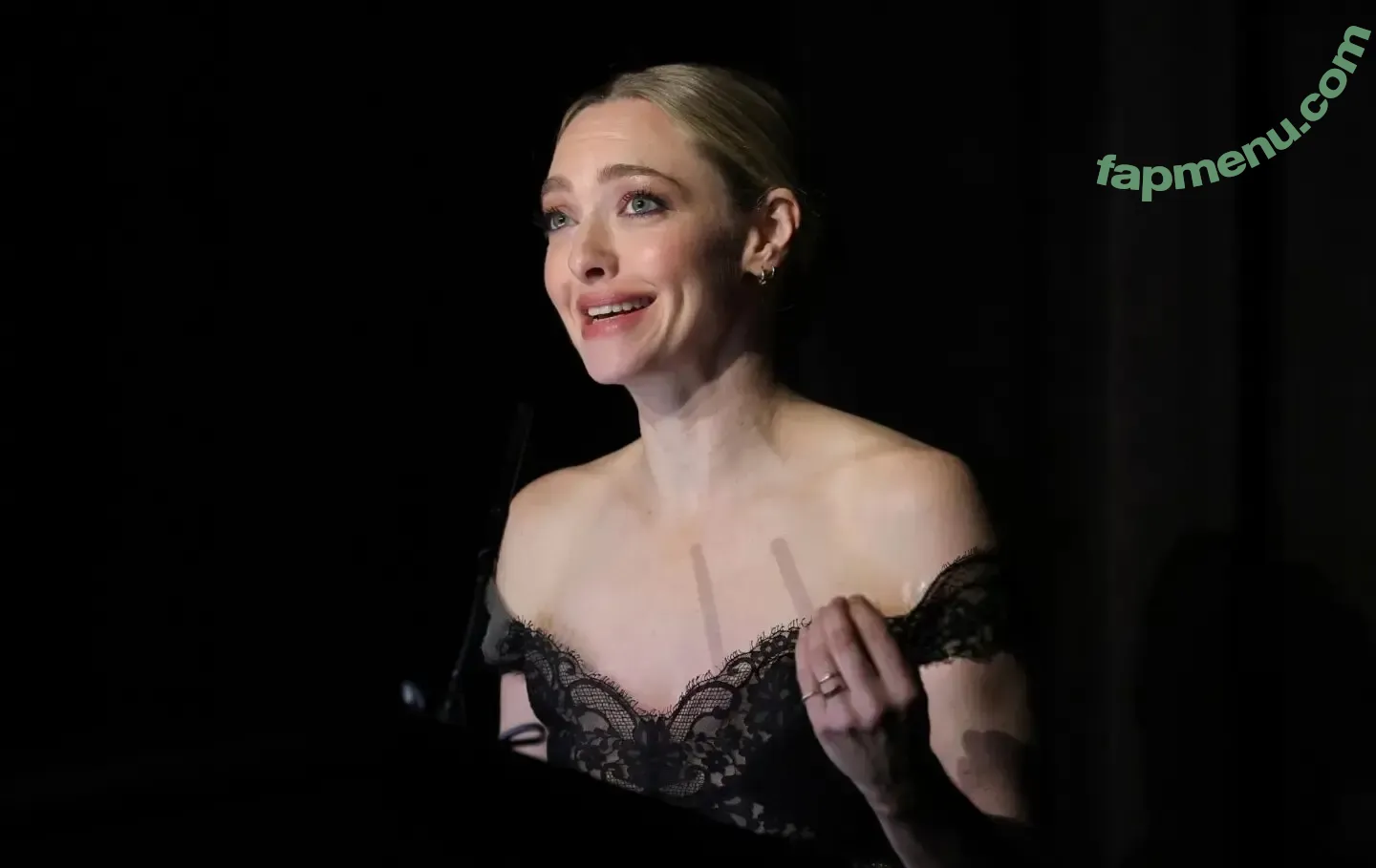 Amanda Seyfried nude photo #0939 (AmandaSeyfried / mingey)