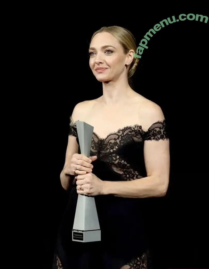 Amanda Seyfried nude photo #0941 (AmandaSeyfried / mingey)