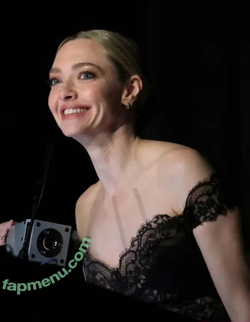 Amanda Seyfried nude photo #0942 (AmandaSeyfried / mingey)