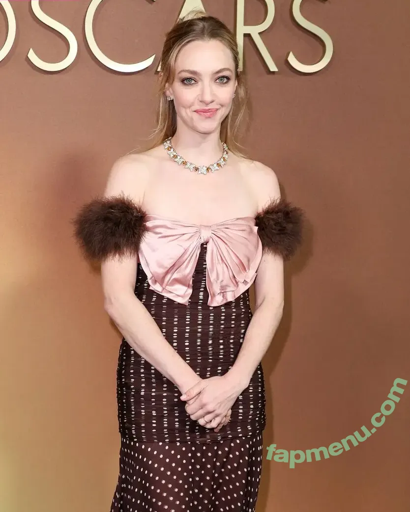 Amanda Seyfried nude photo #0971 (AmandaSeyfried / mingey)