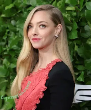 Amanda Seyfried / AmandaSeyfried / mingey nude photo #1074