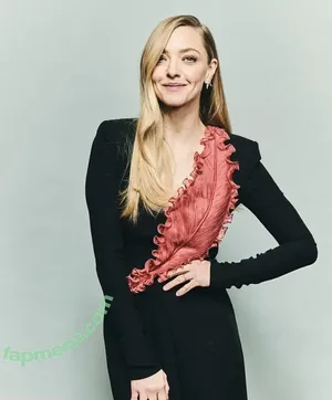 Amanda Seyfried / AmandaSeyfried / mingey nude photo #1085