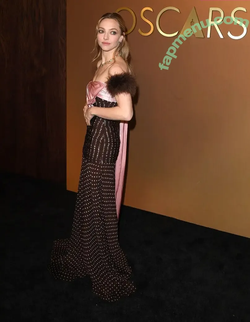 Amanda Seyfried nude photo #1014 (AmandaSeyfried / mingey)