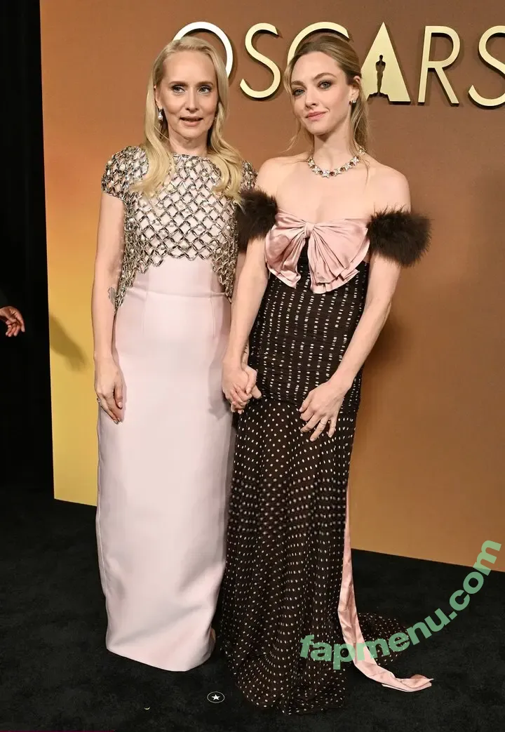 Amanda Seyfried nude photo #1019 (AmandaSeyfried / mingey)