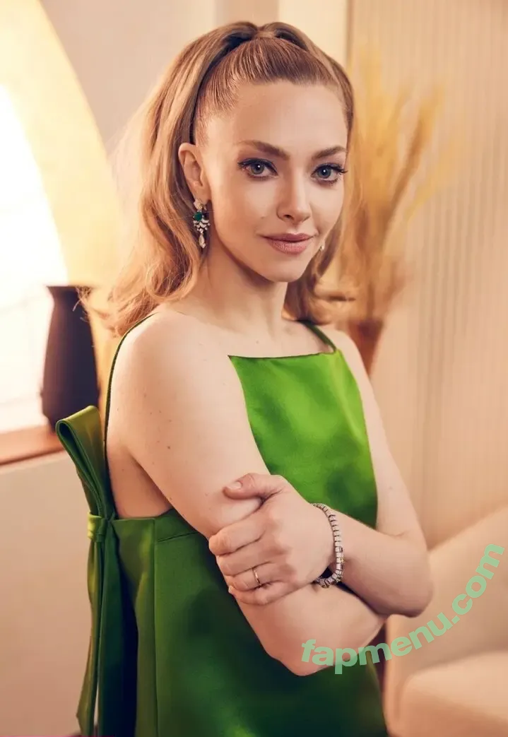 Amanda Seyfried nude photo #1032 (AmandaSeyfried / mingey)