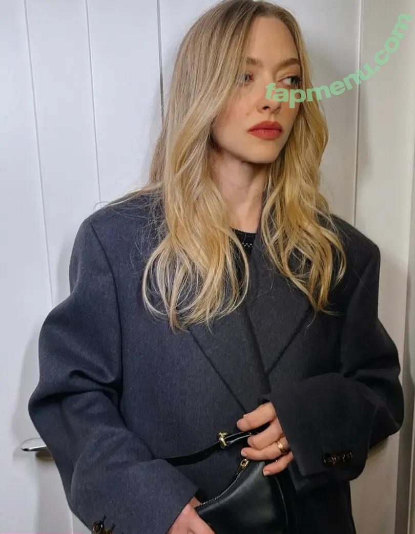 Amanda Seyfried nude photo #1039 (AmandaSeyfried / mingey)