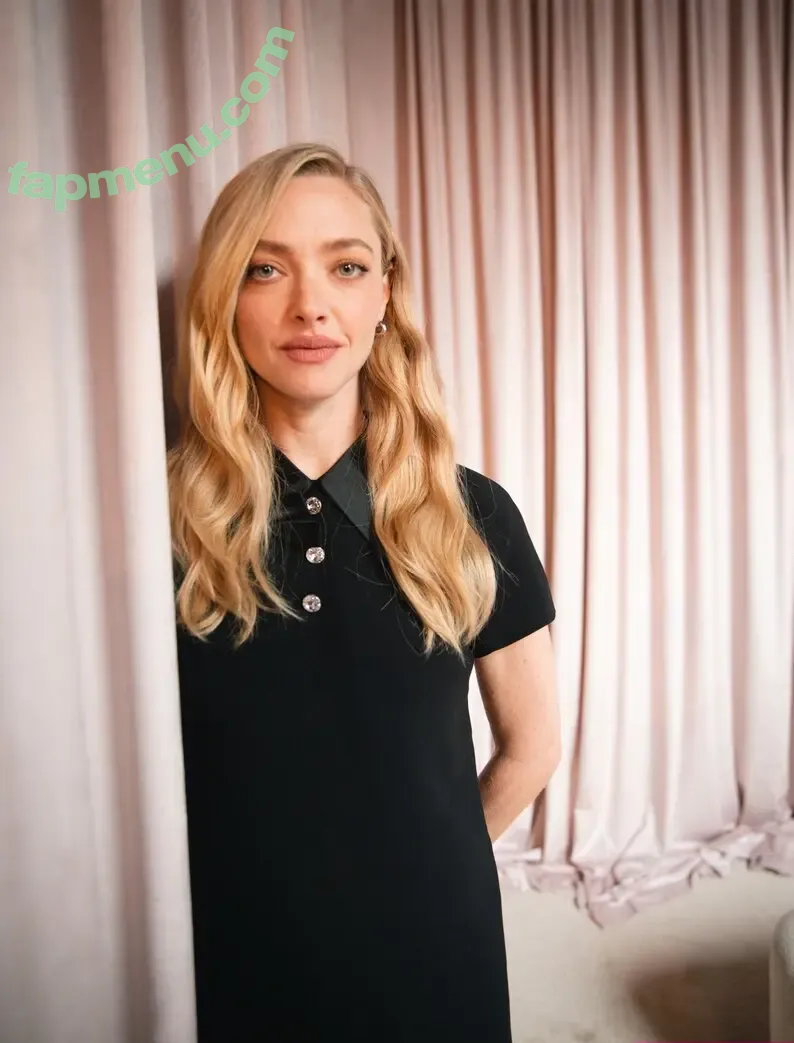 Amanda Seyfried nude photo #1052 (AmandaSeyfried / mingey)