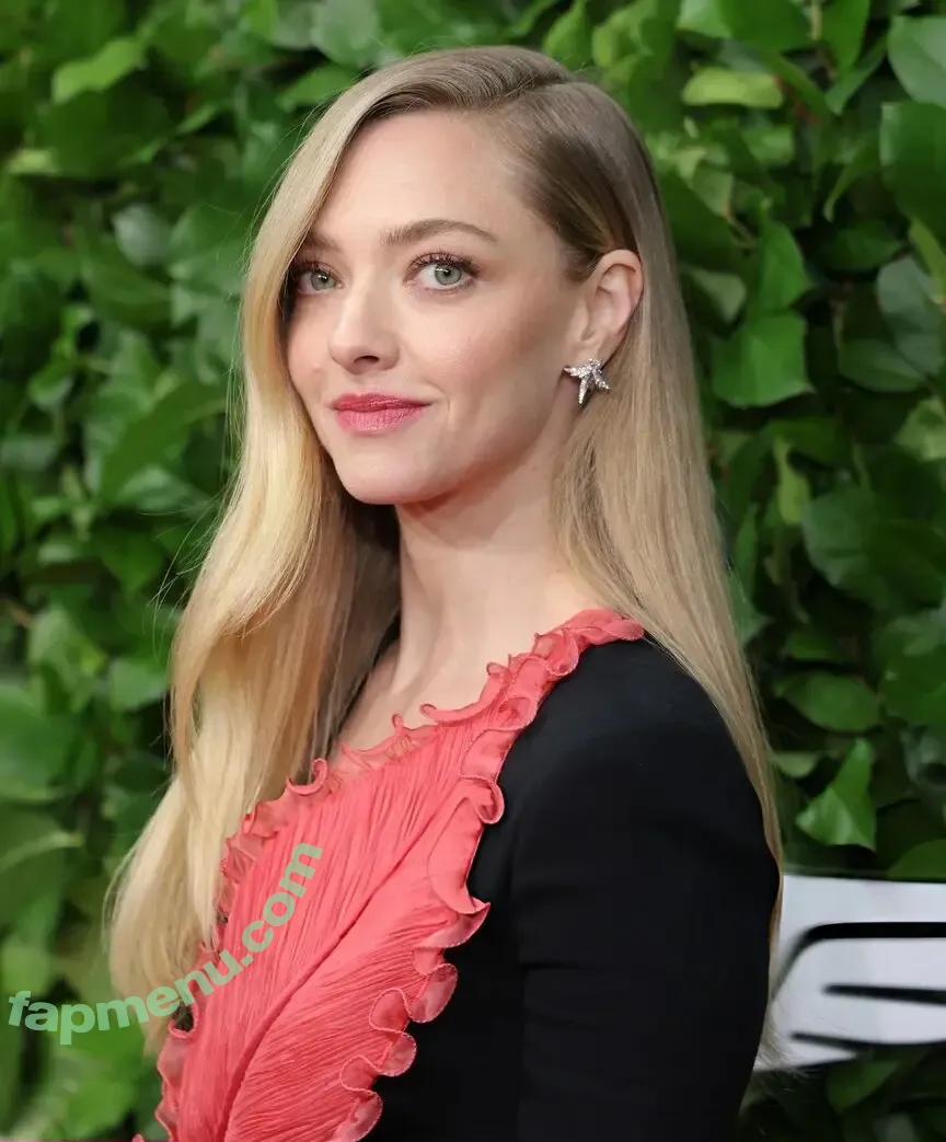 Amanda Seyfried nude photo #1074 (AmandaSeyfried / mingey)