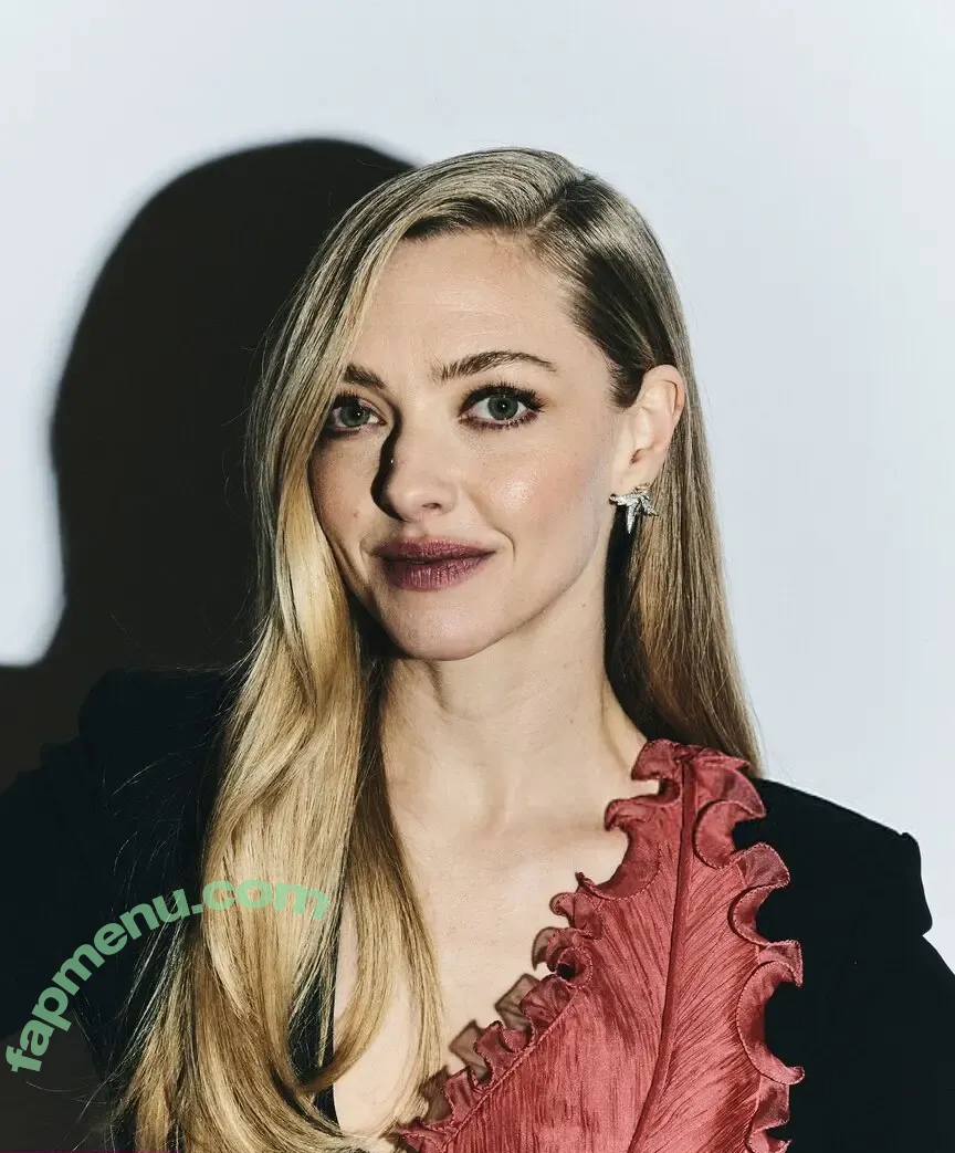 Amanda Seyfried nude photo #1083 (AmandaSeyfried / mingey)
