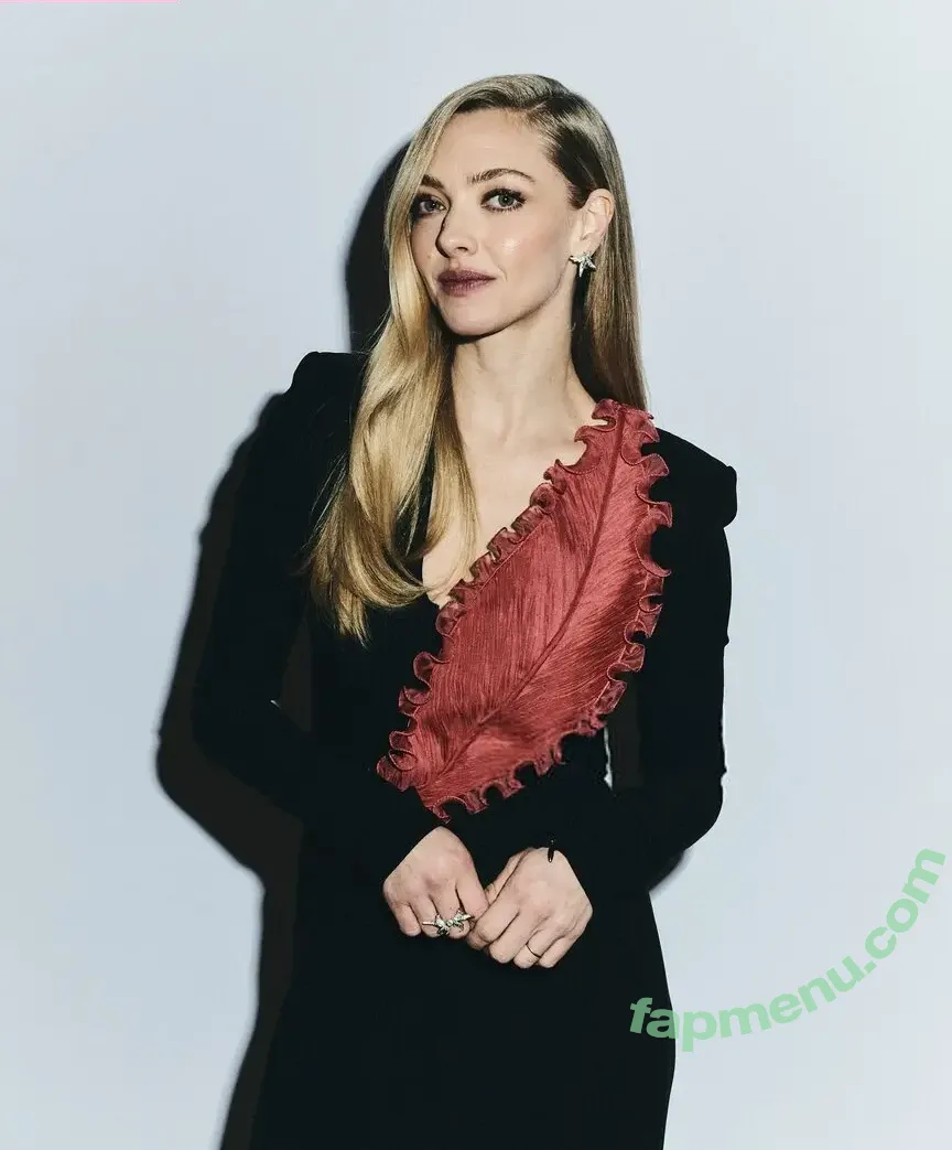 Amanda Seyfried nude photo #1092 (AmandaSeyfried / mingey)