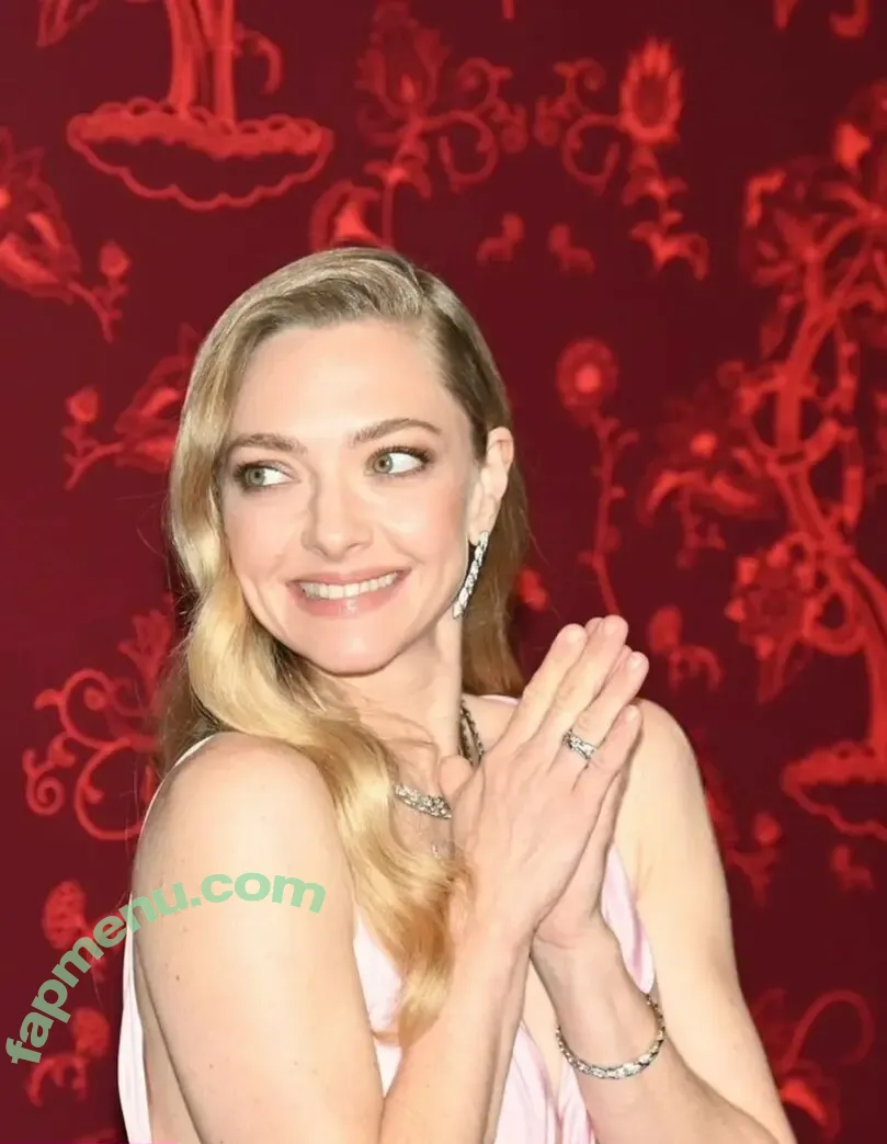 Amanda Seyfried nude photo #1106 (AmandaSeyfried / mingey)