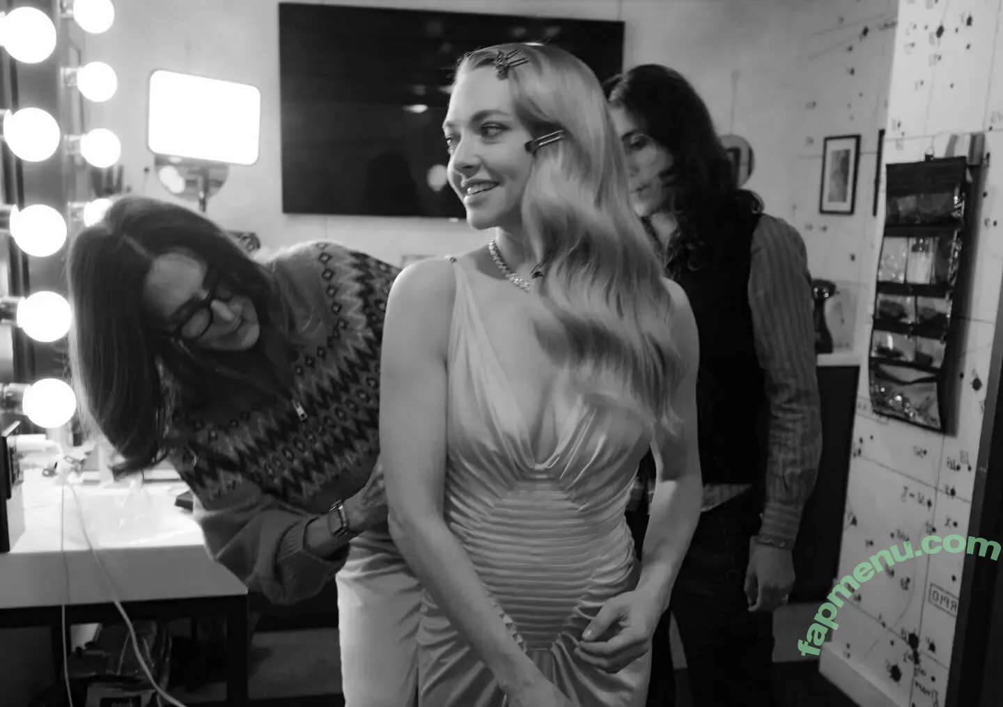 Amanda Seyfried nude photo #1135 (AmandaSeyfried / mingey)