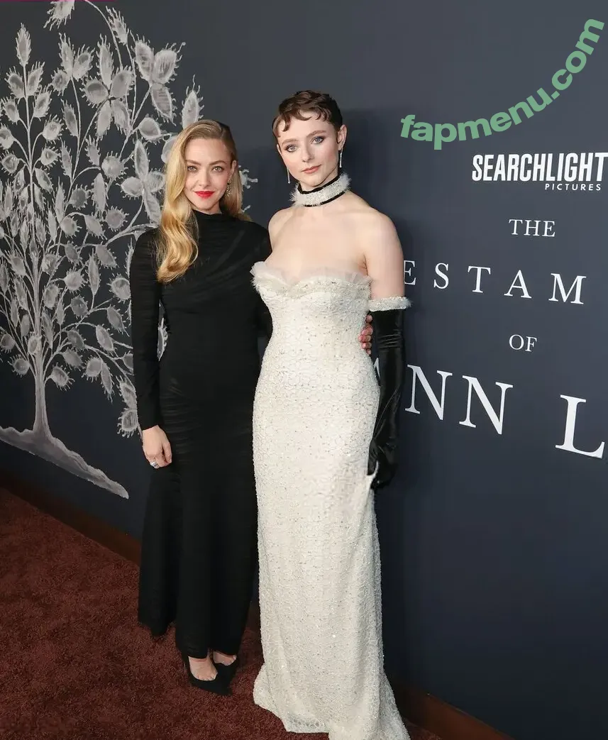 Amanda Seyfried nude photo #1172 (AmandaSeyfried / mingey)