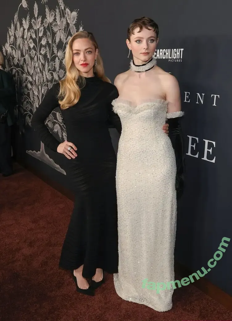 Amanda Seyfried nude photo #1173 (AmandaSeyfried / mingey)