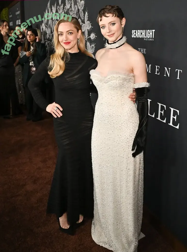 Amanda Seyfried nude photo #1174 (AmandaSeyfried / mingey)