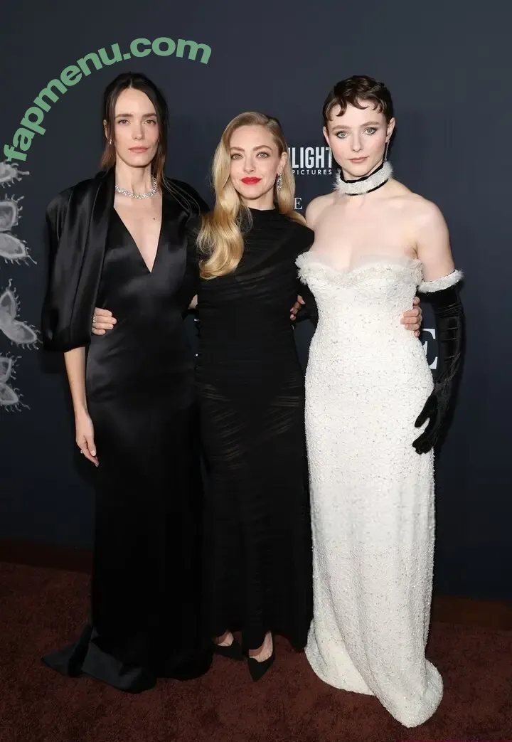 Amanda Seyfried nude photo #1182 (AmandaSeyfried / mingey)