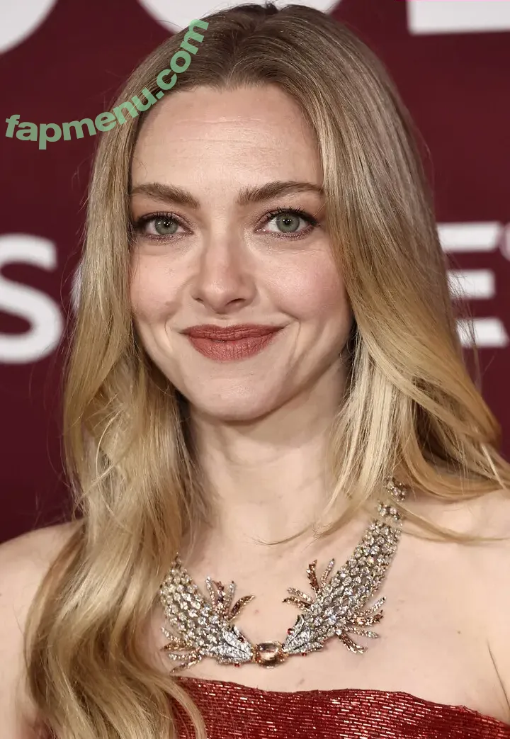 Amanda Seyfried nude photo #1201 (AmandaSeyfried / mingey)