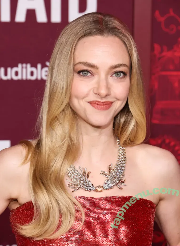 Amanda Seyfried nude photo #1209 (AmandaSeyfried / mingey)