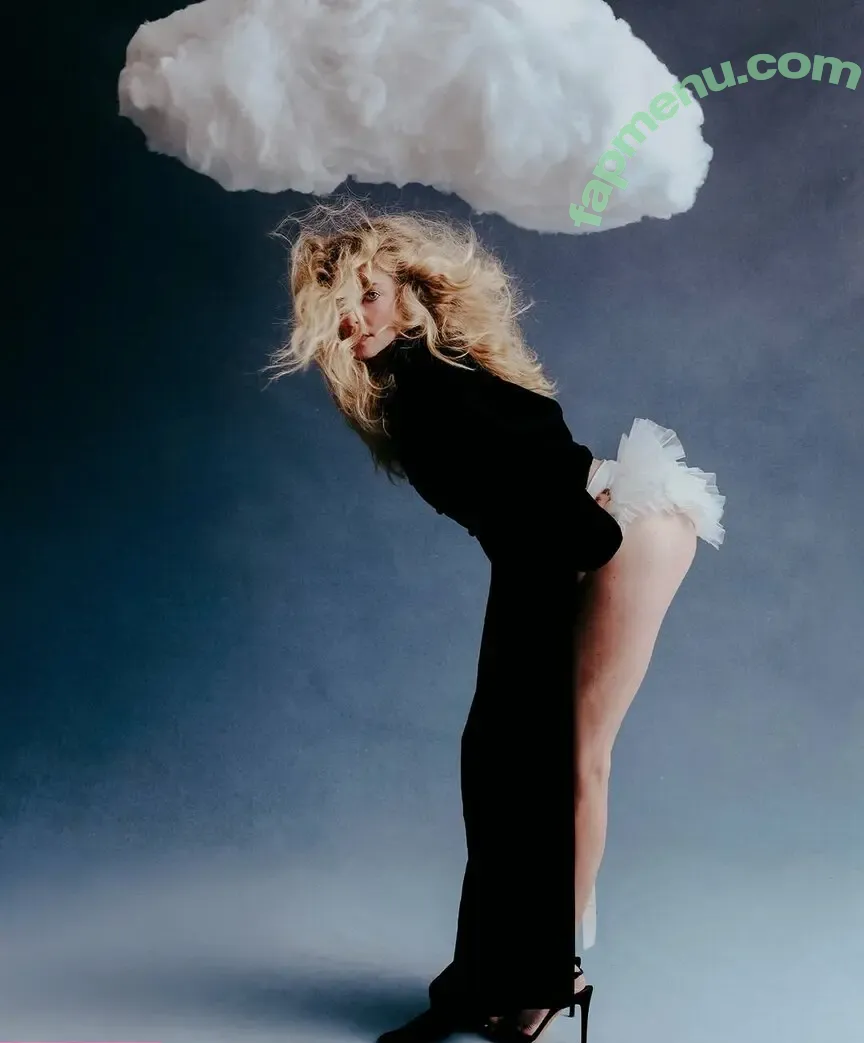 Amanda Seyfried nude photo #1218 (AmandaSeyfried / mingey)