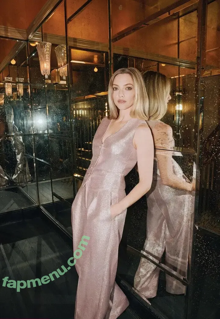Amanda Seyfried nude photo #1224 (AmandaSeyfried / mingey)