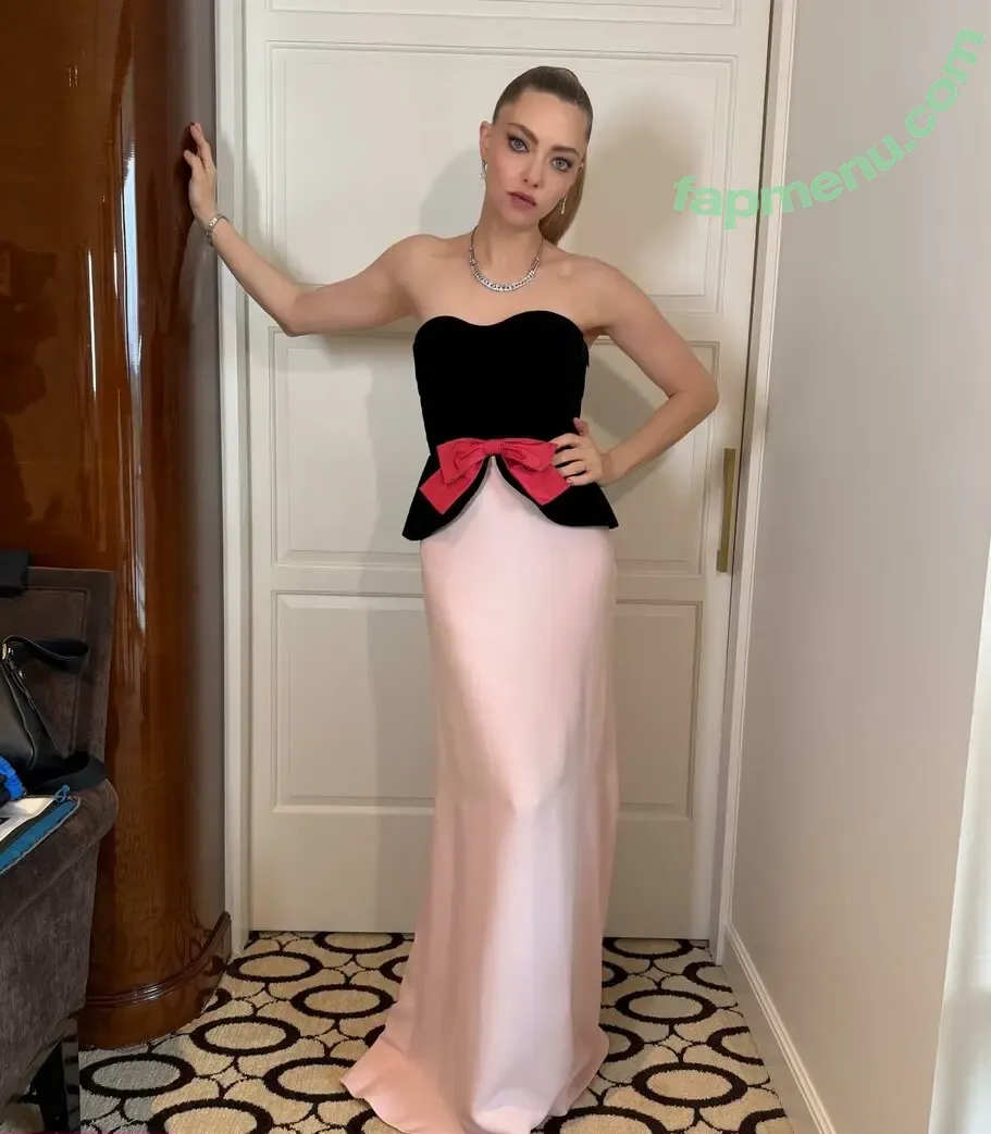 Amanda Seyfried nude photo #1251 (AmandaSeyfried / mingey)