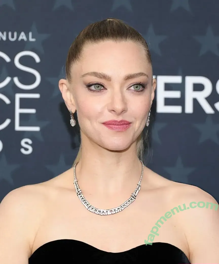 Amanda Seyfried nude photo #1252 (AmandaSeyfried / mingey)