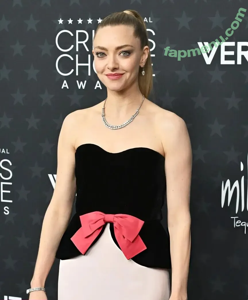 Amanda Seyfried nude photo #1254 (AmandaSeyfried / mingey)