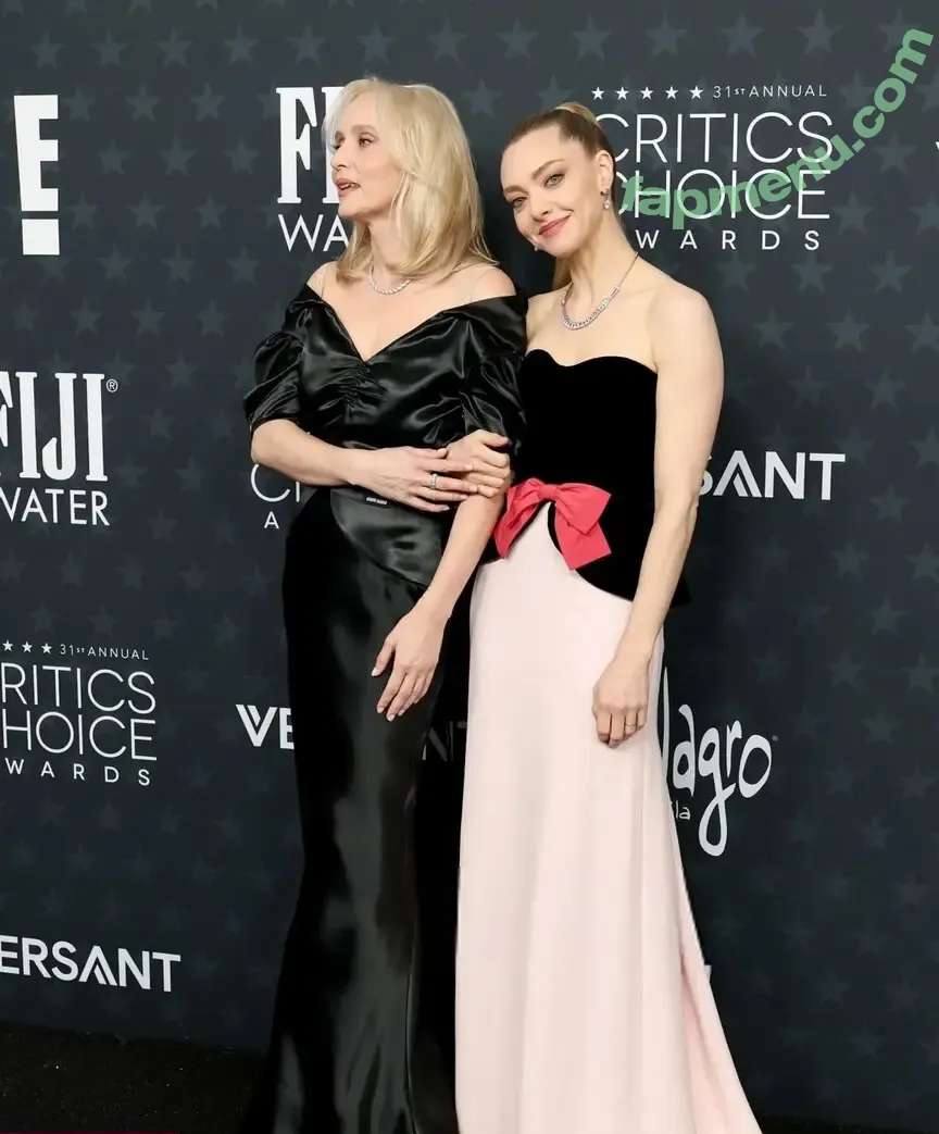 Amanda Seyfried nude photo #1256 (AmandaSeyfried / mingey)